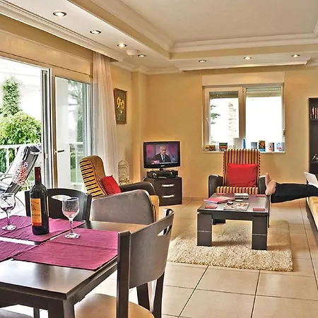 Luxury In Award Winning Private, Small Community Central Location Apartment Side