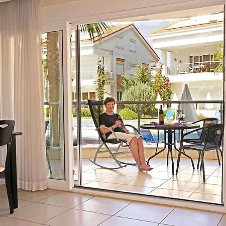 Luxury In Award Winning Private, Small Community Central Location 아파트