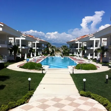 Luxury In Award Winning Private, Small Community Central Location 시데