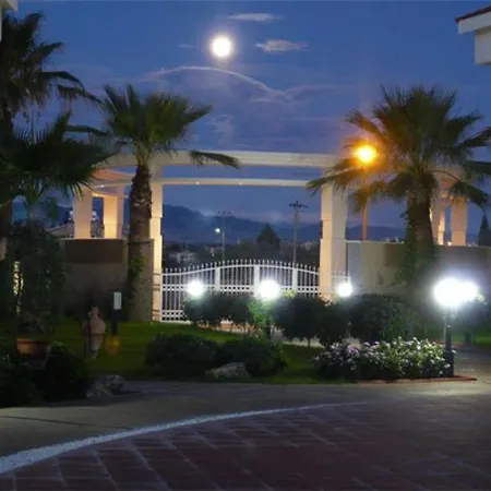Apartment Luxury In Award Winning Private, Small Community Central Location *